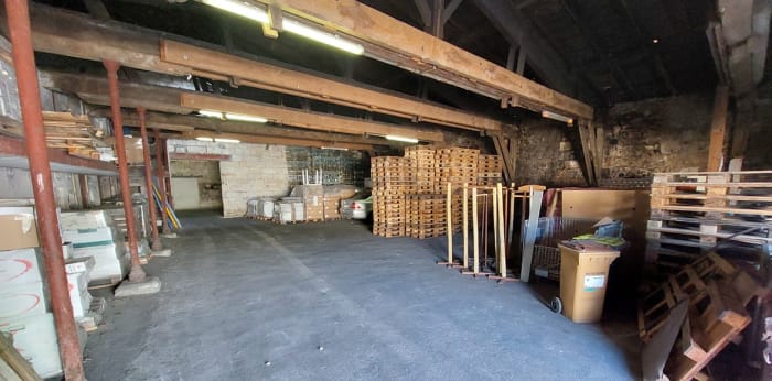 Image 2 sur 5 - Local  ·  Vente · Libourne (33500) · 1 pièce · 300m²