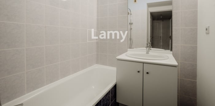 Image 9 sur 10 - Appartement  ·  Vente · Villeurbanne (69100) · 3 pièces · 65m²