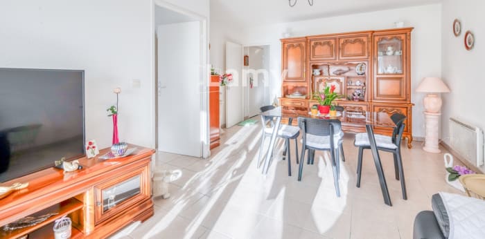 Image 2 sur 8 - Appartement  ·  Vente · Lesparre Medoc (33340) · 2 pièces · 49m²