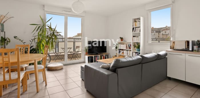 Image 2 sur 12 - Appartement  ·  Vente · Lyon 07 (69007) · 4 pièces · 74m²