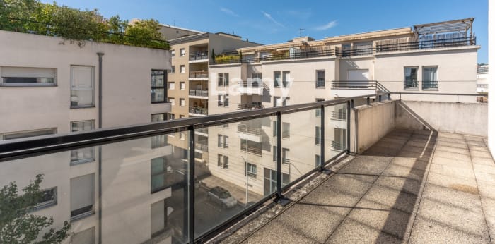 Image 1 sur 9 - Appartement  ·  Vente · Lyon (69007) · 3 pièces · 68m²