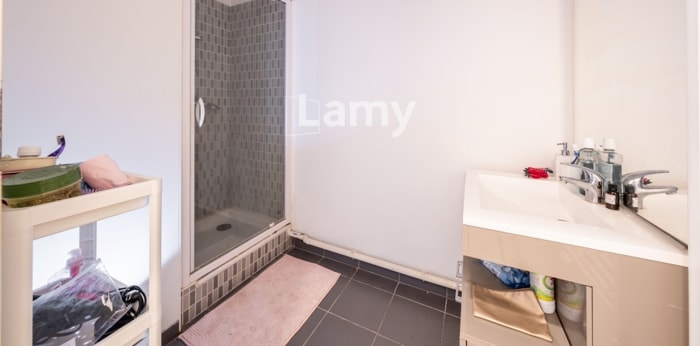 Image 4 sur 13 - Appartement  ·  Vente · Bordeaux (33300) · 2 pièces · 47m²