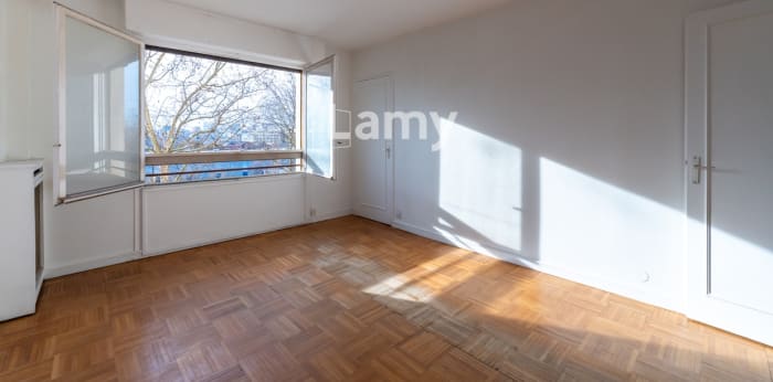 Image 1 sur 10 - Appartement  ·  Vente · Paris (75012) · 2 pièces · 44m²