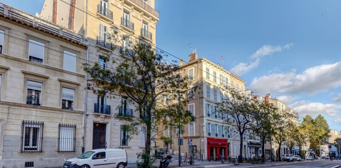 Image 1 sur 13 - Appartement  ·  Vente · Marseille (13004) · 6 pièces · 146m²