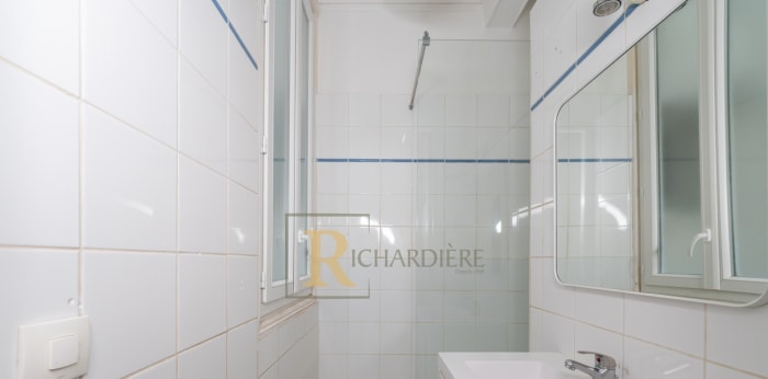 Image 7 sur 10 - Appartement  ·  Vente · Paris (75017) · 4 pièces · 79m²