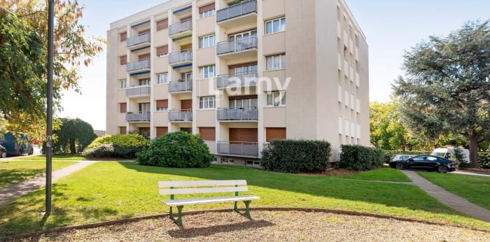 Image 1 sur 9 - Appartement  ·  Vente · Chilly Mazarin (91380) · 4 pièces · 70m²