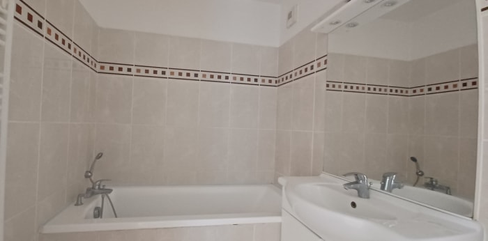 Image 6 sur 9 - Appartement  ·  Vente · Entraigues Sur La Sorgue (84320) · 3 pièces · 61m²