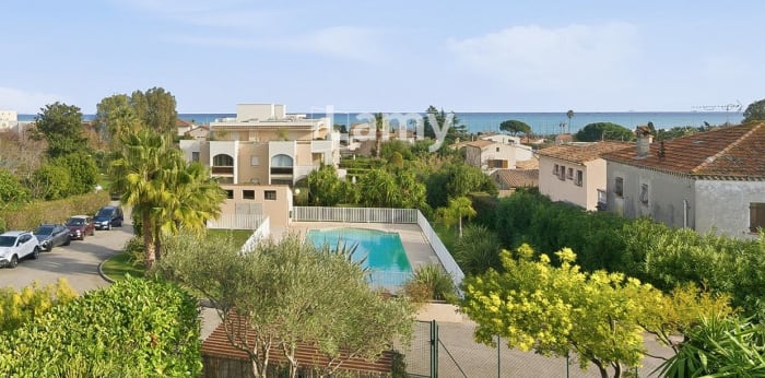 Image 1 sur 12 - Appartement  ·  Vente · Antibes (06600) · 3 pièces · 57m²