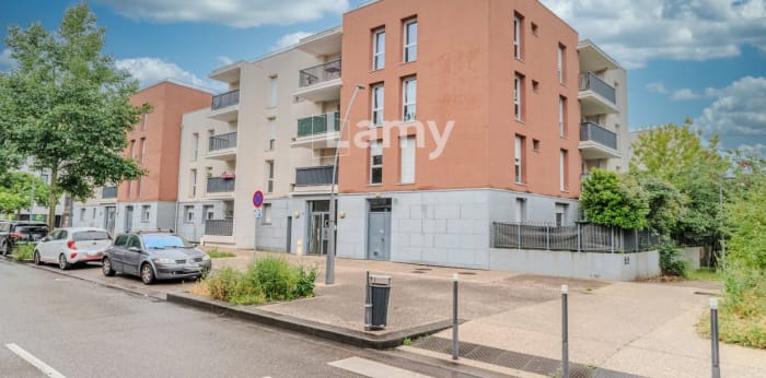 Image 4 sur 12 - Appartement  ·  Vente · Sathonay Camp (69580) · 3 pièces · 61m²