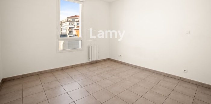 Image 7 sur 18 - Appartement  ·  Vente · Lyon 07 (69007) · 4 pièces · 74m²