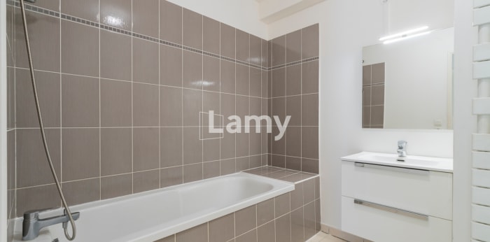 Image 8 sur 10 - Appartement  ·  Vente · Marseille 02 (13002) · 3 pièces · 60m²