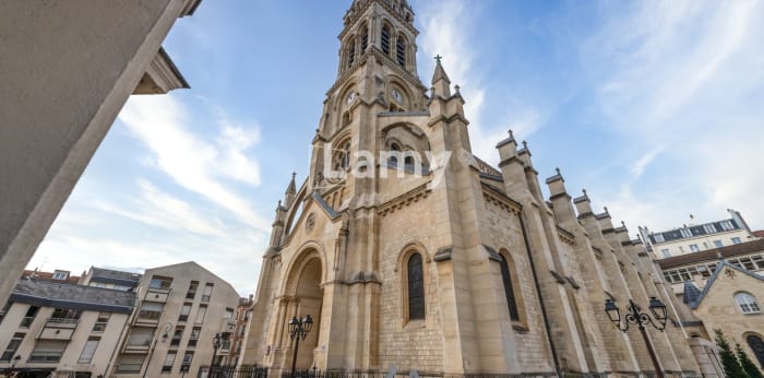 Image 1 sur 10 - Local  ·  Vente · St Cloud (92210) · 2 pièces · 51m²