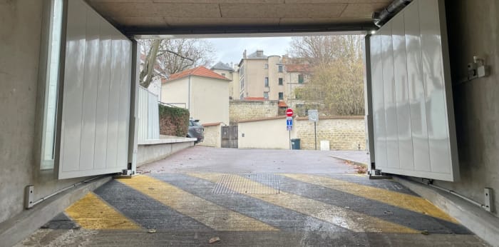 Image 1 sur 5 - Parking/box  ·  Vente · St Germain En Laye (78100) · 13m²