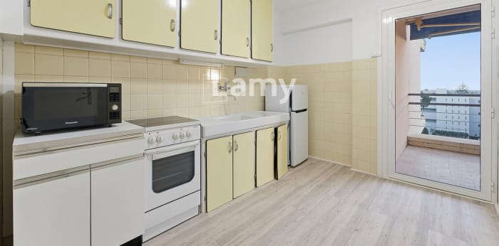 Image 2 sur 5 - Appartement  ·  Vente · Antibes (06160) · 1 pièce · 46m²