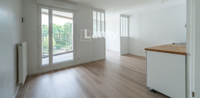 Image 2 sur 12 - Appartement  ·  Vente · Romainville (93230) · 1 pièce · 33m²