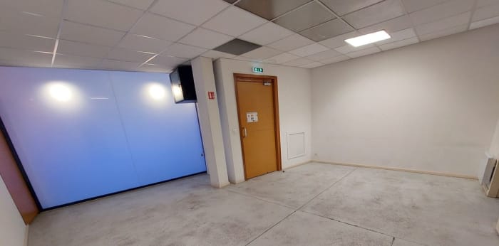 Image 7 sur 10 - Local  ·  Vente · Libourne (33500) · 3 pièces · 120m²