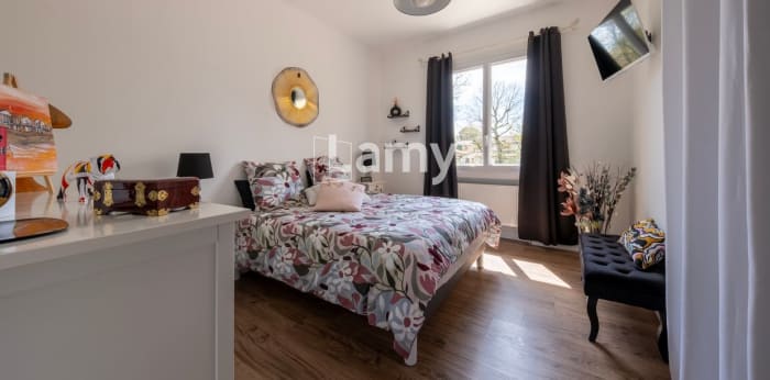 Image 7 sur 14 - Maison/villa  ·  Vente · Venerque (31810) · 5 pièces · 186m²