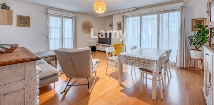 Image 2 sur 15 - Appartement  ·  Vente · Bordeaux (33300) · 4 pièces · 93m²