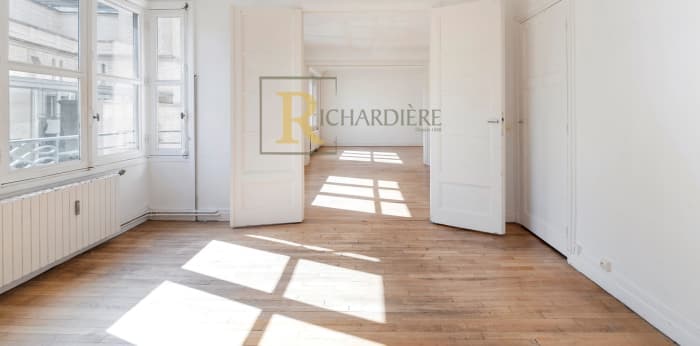 Image 6 sur 9 - Appartement  ·  Vente · Paris (75007) · 4 pièces · 111m²