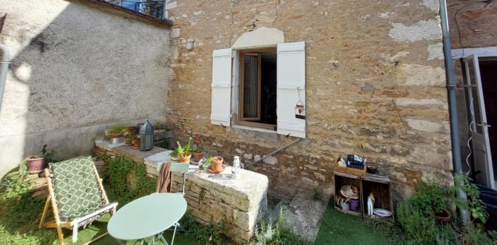 Image 1 sur 7 - Immeuble  ·  Vente · Givry (71640) · 196m²
