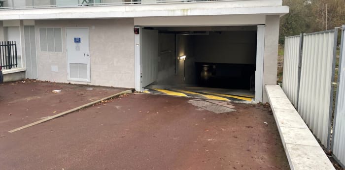 Image 2 sur 5 - Parking/box  ·  Vente · St Germain En Laye (78100) · 13m²