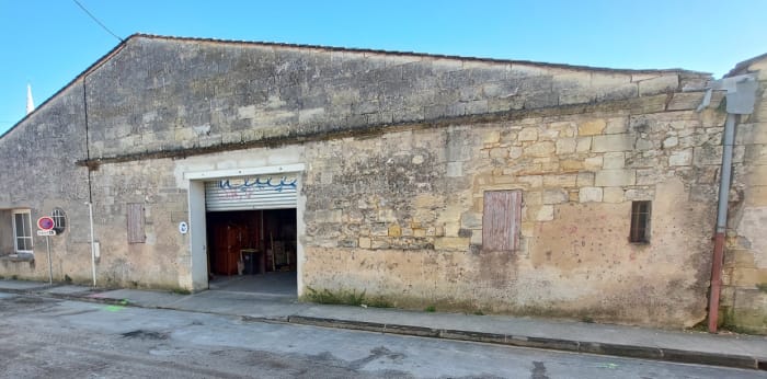 Image 1 sur 5 - Local  ·  Vente · Libourne (33500) · 1 pièce · 300m²