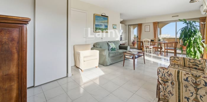 Image 9 sur 12 - Appartement  ·  Vente · Antibes (06600) · 3 pièces · 57m²