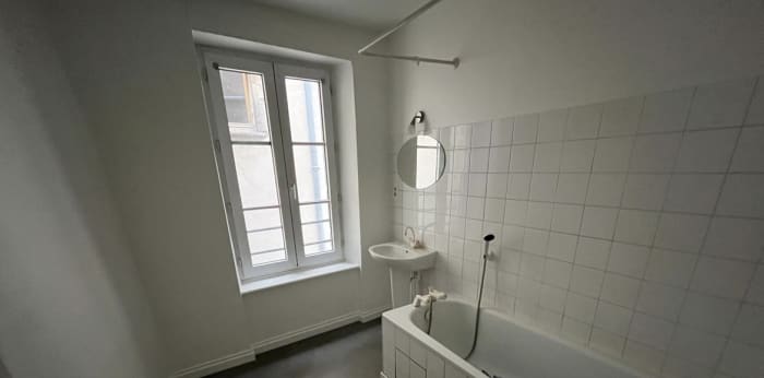 Image 4 sur 6 - Appartement  ·  Vente · Issoire (63500) · 4 pièces · 90m²