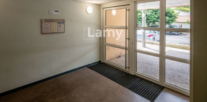 Image 2 sur 11 - Appartement  ·  Vente · Cenon (33150) · 2 pièces · 60m²