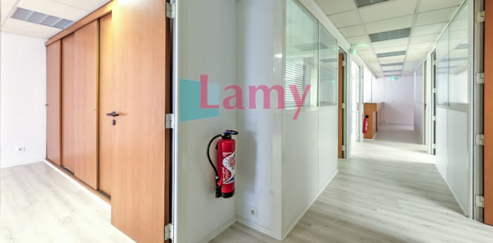 Image 11 sur 13 - Bureaux  ·  Vente · Poissy (78300) · 1 pièce · 160m²