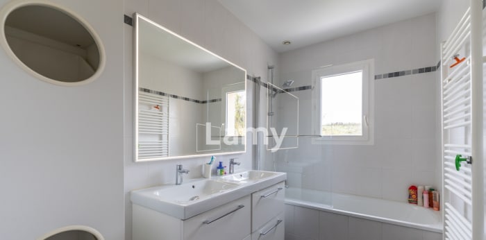 Image 8 sur 17 - Maison/villa  ·  Vente · La Queue En Brie (94510) · 7 pièces · 128m²