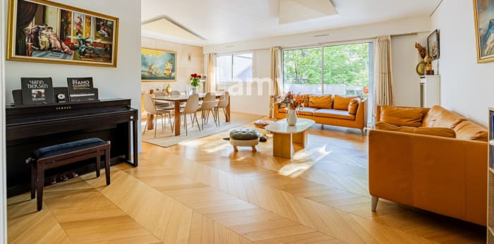 Image 1 sur 13 - Appartement  ·  Vente · Paris (75015) · 5 pièces · 107m²