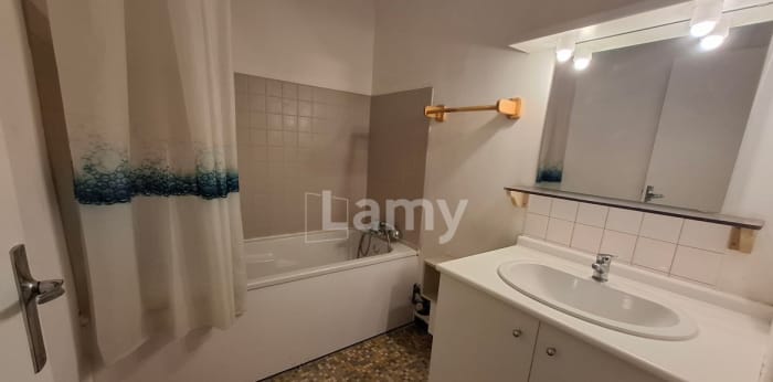 Image 7 sur 12 - Appartement  ·  Location · Marseille (13005) · 2 pièces · 48m²