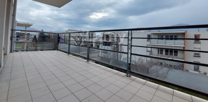 Image 2 sur 9 - Appartement  ·  Location · St Martin D Heres (38400) · 2 pièces · 49m²