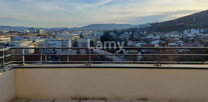 Image 7 sur 8 - Appartement  ·  Location · Clermont Ferrand (63100) · 2 pièces · 55m²