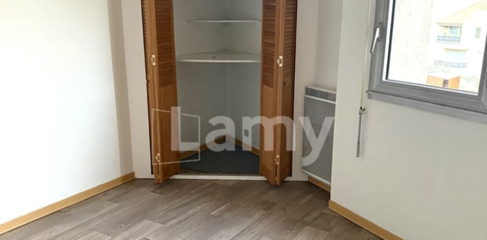 Image 9 sur 10 - Appartement  ·  Location · Salon De Provence (13300) · 2 pièces · 47m²