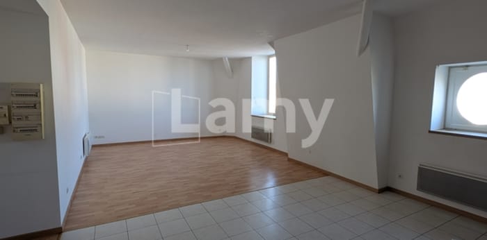 Image 2 sur 7 - Appartement  ·  Location · St Amand Les Eaux (59230) · 3 pièces · 106m²