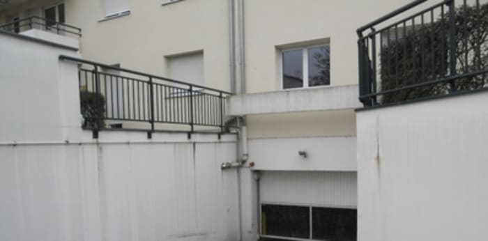Image 1 sur 2 - Parking/box  ·  Location · Strasbourg (67200)