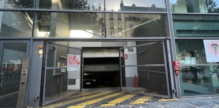 Image 1 sur 5 - Parking/box  ·  Location · Paris (75017) · 1m²