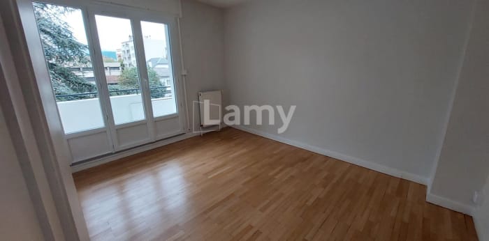 Image 8 sur 11 - Appartement  ·  Location · Grenoble (38100) · 4 pièces · 111m²