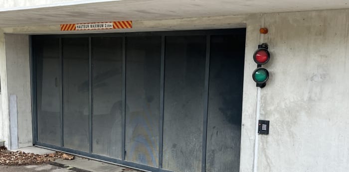 Image 2 sur 2 - Parking/box  ·  Location · Lons Le Saunier (39000) · 12m²