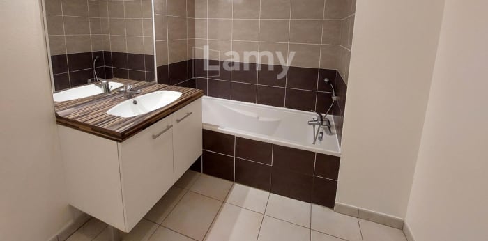 Image 8 sur 9 - Appartement  ·  Location · Grenoble (38000) · 3 pièces · 67m²