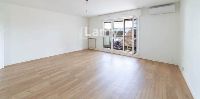 Image 3 sur 8 - Appartement  ·  Location · Besancon (25000) · 3 pièces · 72m²