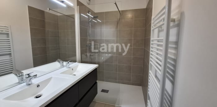 Image 7 sur 10 - Appartement  ·  Location · Bordeaux (33800) · 5 pièces · 125m²