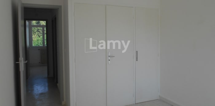 Image 12 sur 16 - Appartement  ·  Location · Nimes (30000) · 4 pièces · 75m²