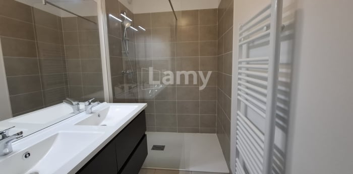 Image 5 sur 13 - Appartement  ·  Location · Bordeaux (33800) · 5 pièces · 123m²