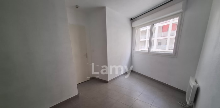 Image 7 sur 9 - Appartement  ·  Location · Marseille (13003) · 3 pièces · 56m²