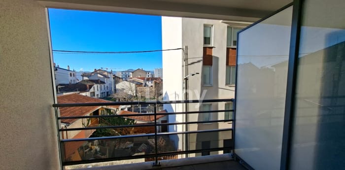 Image 2 sur 7 - Appartement  ·  Location · Clermont Ferrand (63100) · 1 pièce · 31m²