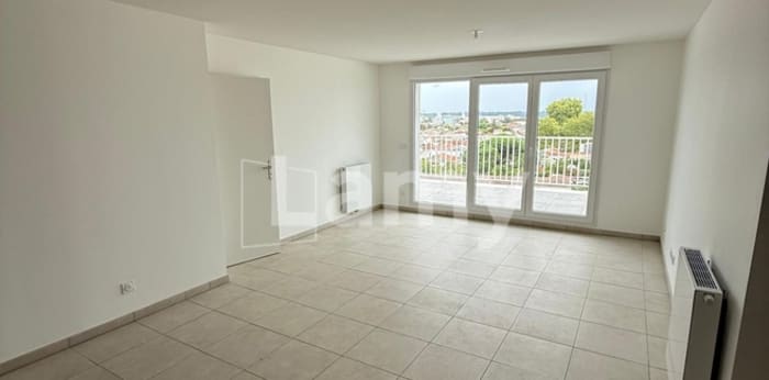 Image 2 sur 10 - Appartement  ·  Location · Talence (33400) · 5 pièces · 98m²