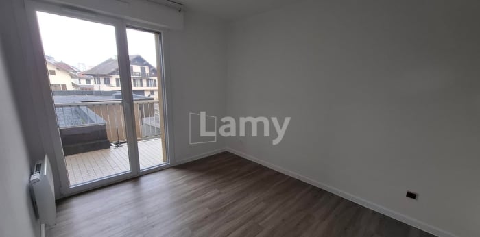 Image 2 sur 6 - Appartement  ·  Location · Annecy (74940) · 2 pièces · 48m²